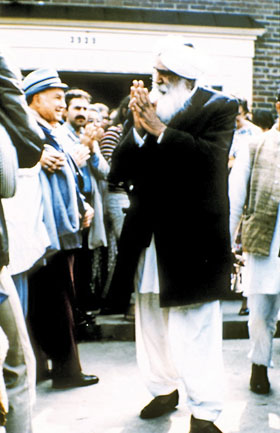 Kirpal-Singh,-Fairfax,-American-Legion-Hall-USA-1972_resize